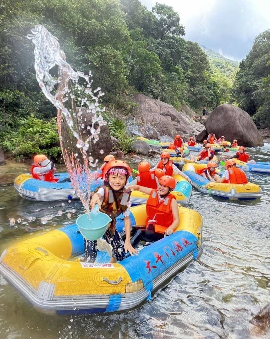 峡谷漂流