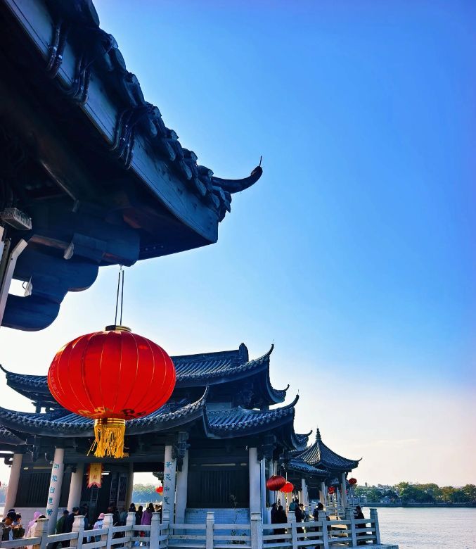 亭台楼阁红灯笼